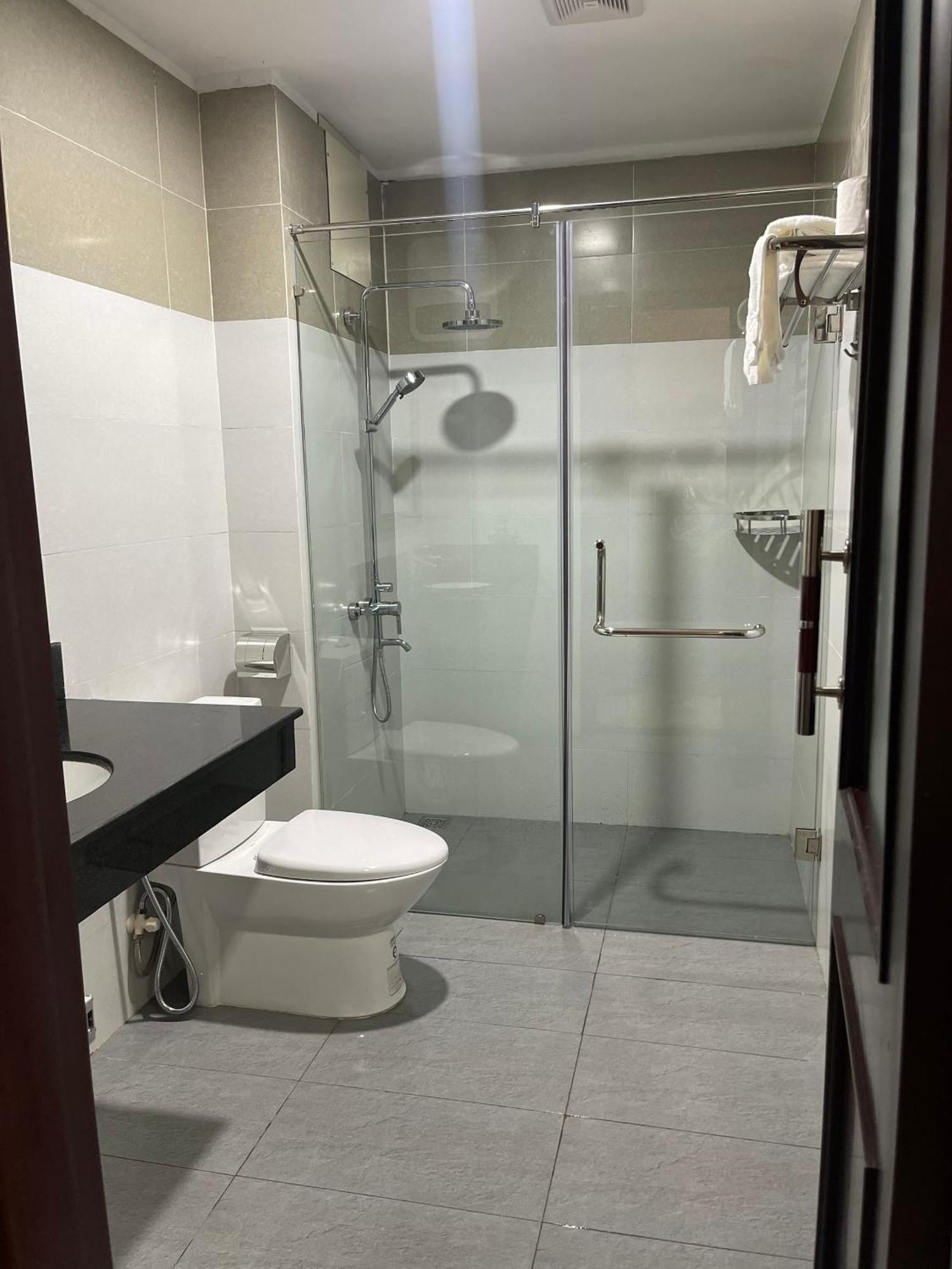 Hotel Khach San Hoa Binh Quang Tri à Dong Ha Extérieur photo