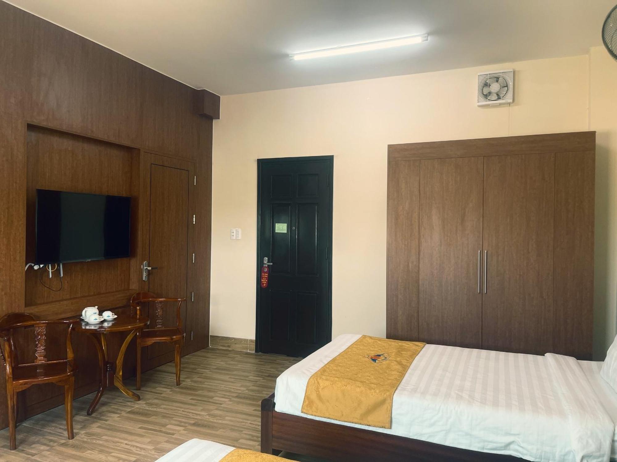 Hotel Khach San Hoa Binh Quang Tri à Dong Ha Extérieur photo