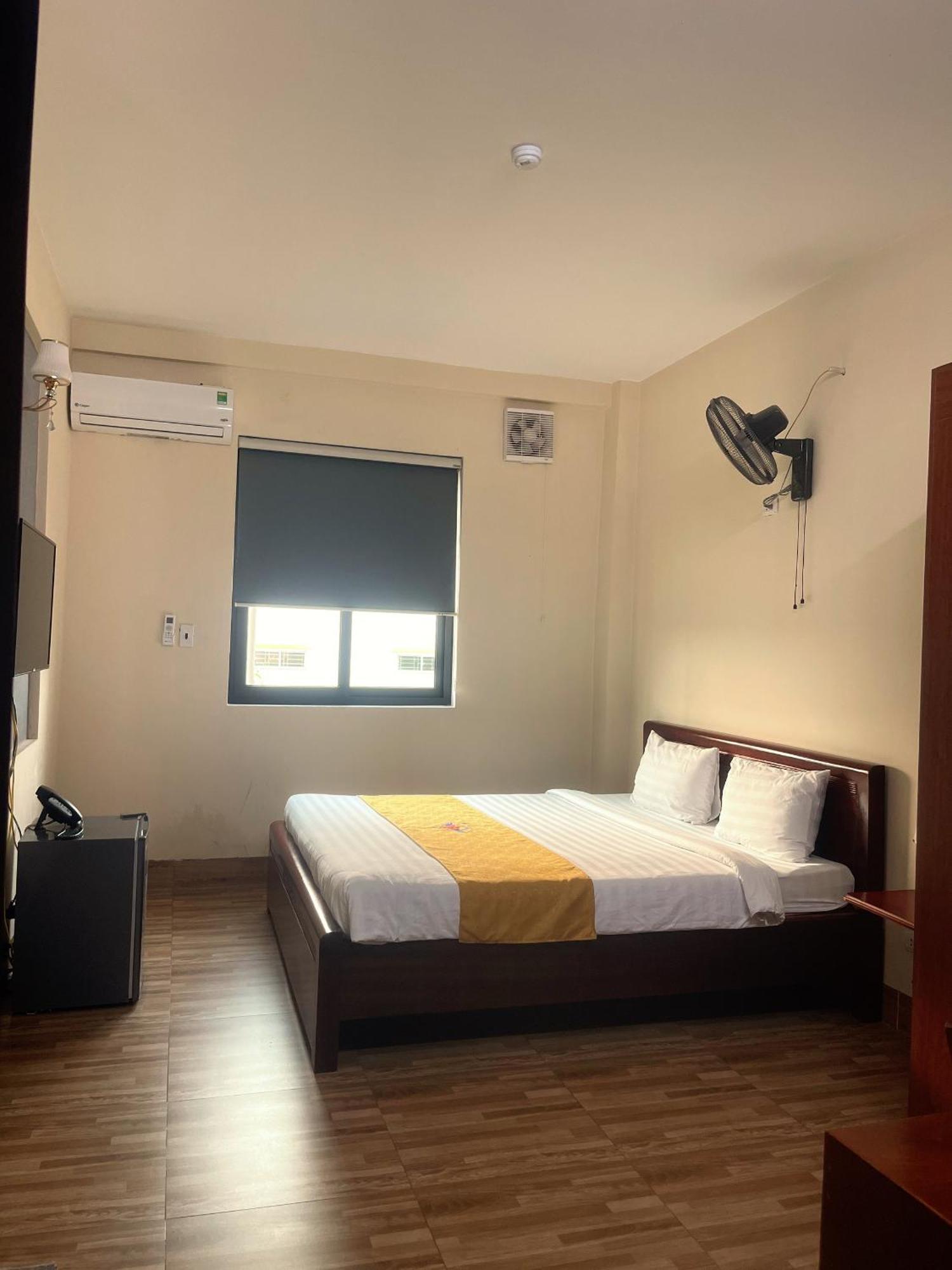 Hotel Khach San Hoa Binh Quang Tri à Dong Ha Extérieur photo