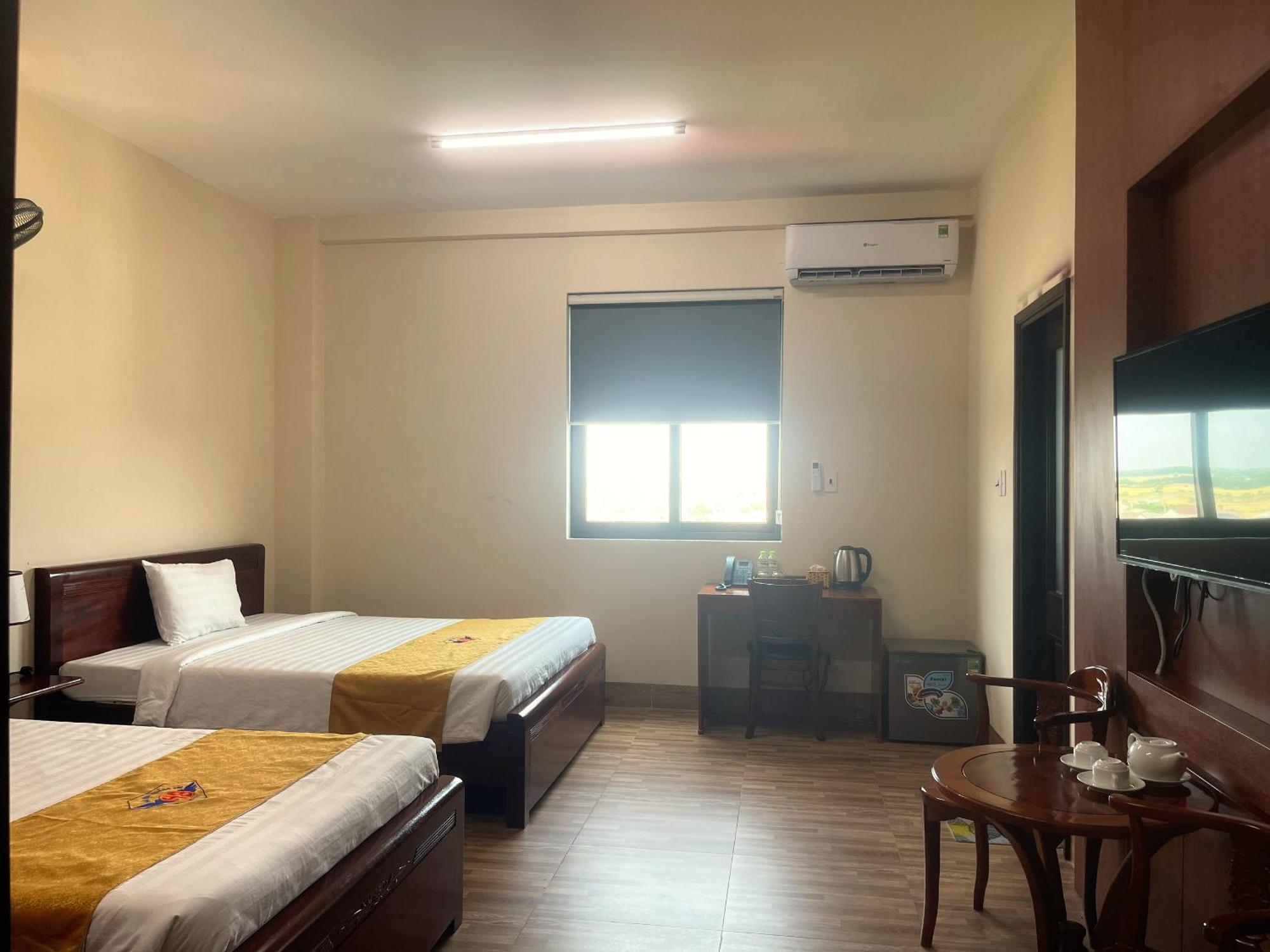 Hotel Khach San Hoa Binh Quang Tri à Dong Ha Extérieur photo