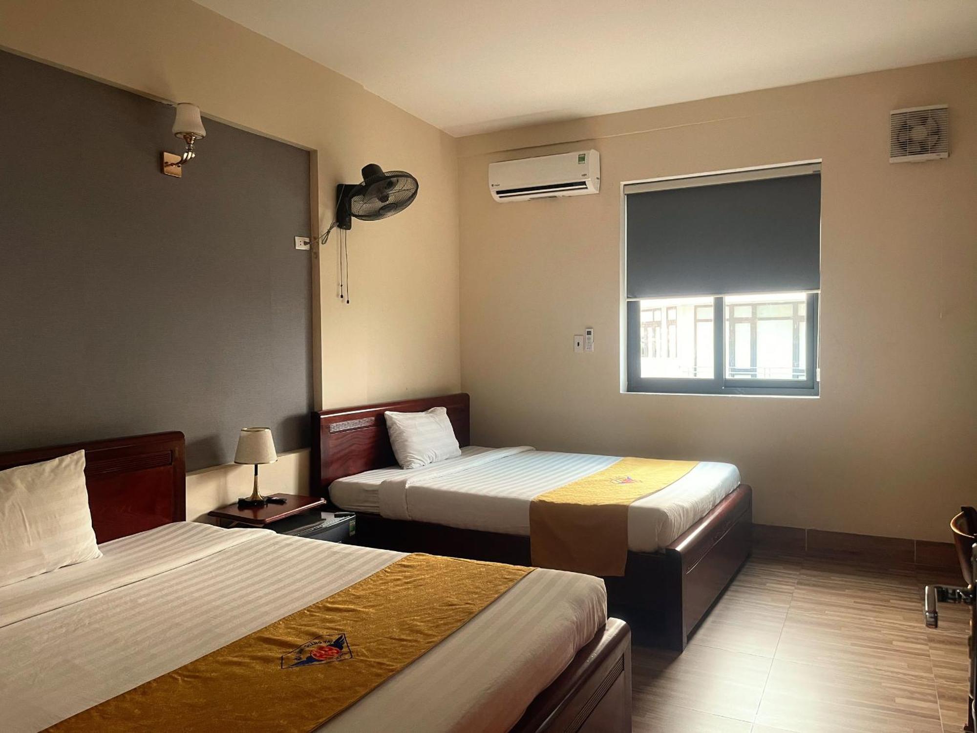 Hotel Khach San Hoa Binh Quang Tri à Dong Ha Extérieur photo